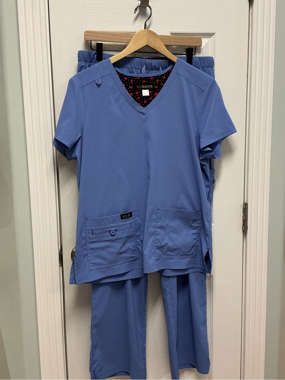 koi Basics Womens M Blue Solid Scrub Set V-Neck Top & Pants, Medical, nurse